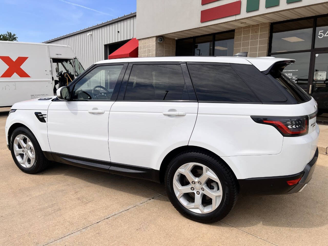 Used 2018 Land Rover Range Rover Sport HSE AWD/4WD image 3