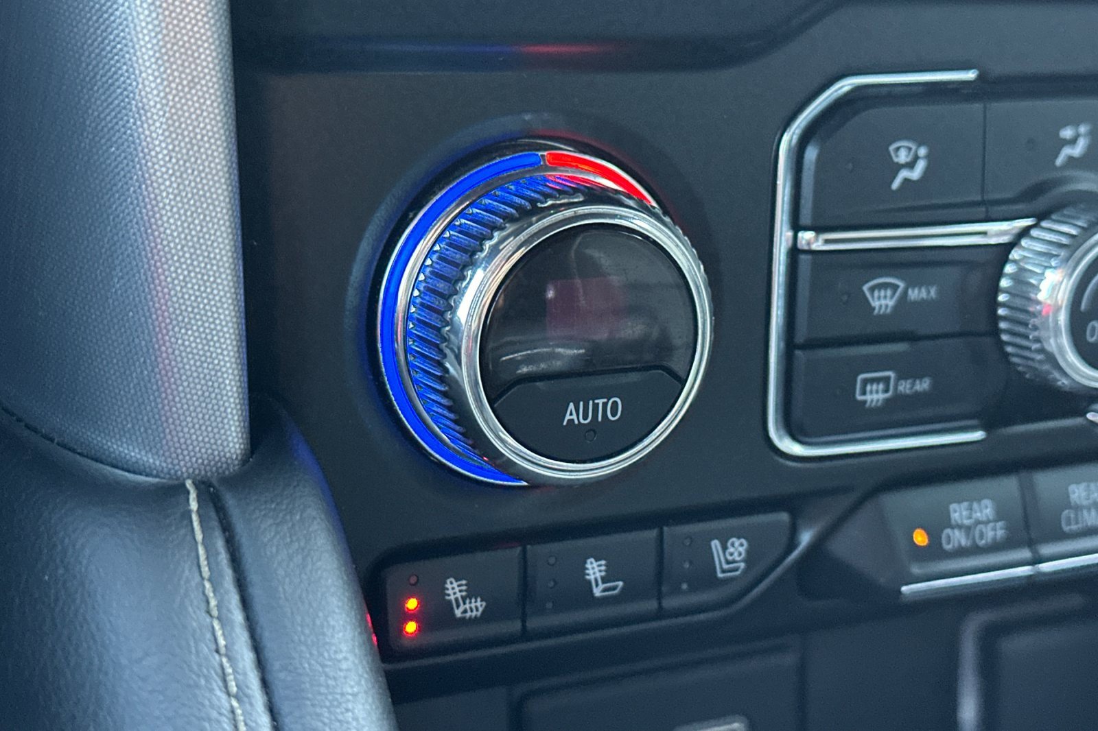 Used 2021 GMC Yukon SLT image 31