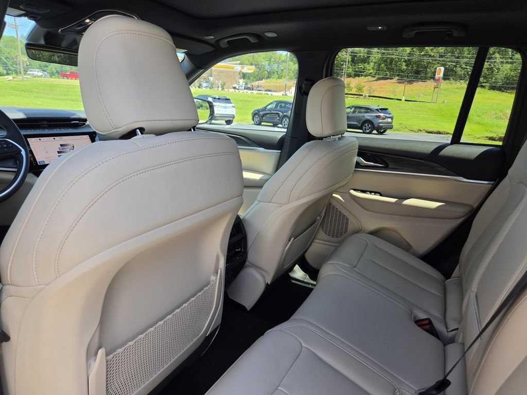 New 2026 Jeep Grand Cherokee Limited w/ Limited Altitude Package RWD image 30