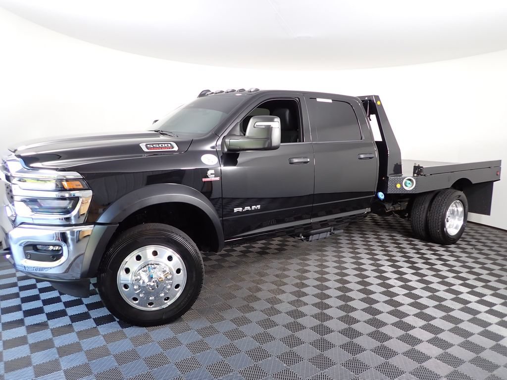 Used 2025 RAM 5500 4x4 Crew Cab image 11