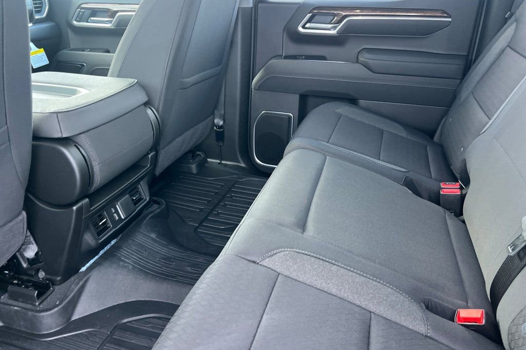 New 2026 GMC Sierra 1500 SLE image 9