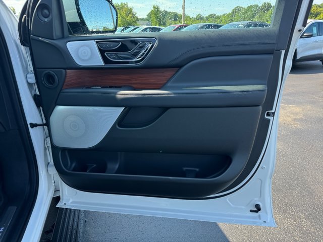 Used 2024 Lincoln Navigator L Reserve AWD/4WD image 29
