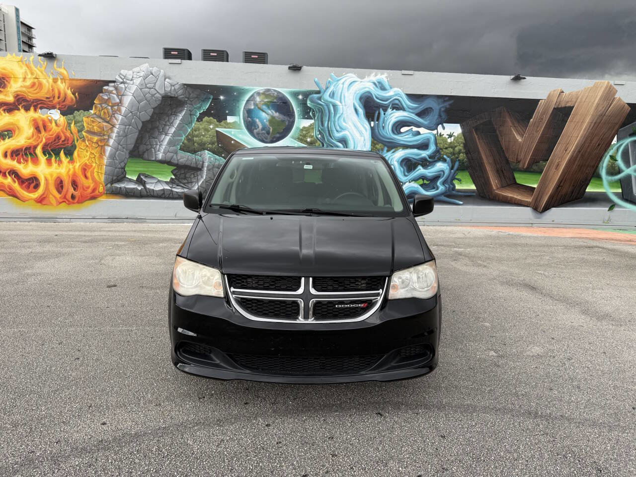 Used 2013 Dodge Grand Caravan SE image 2