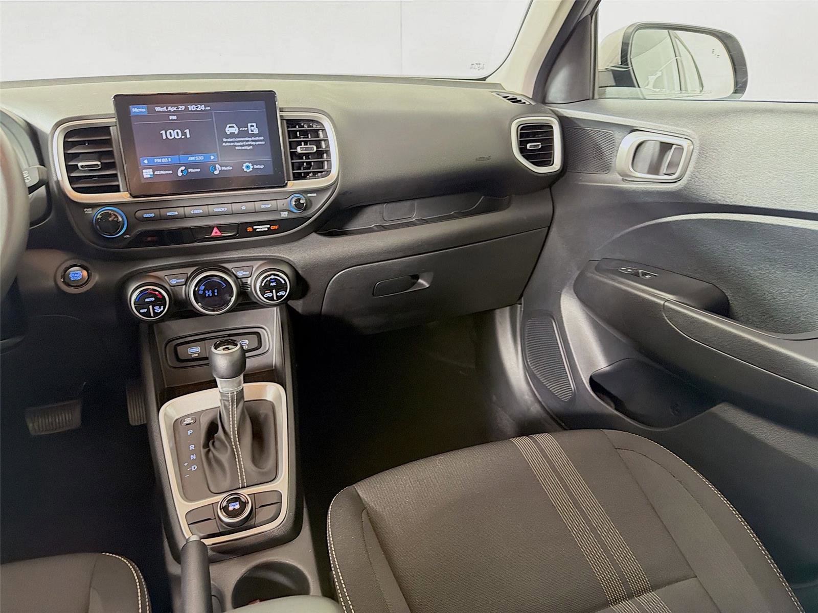 Used 2025 Hyundai Venue SEL FWD image 23