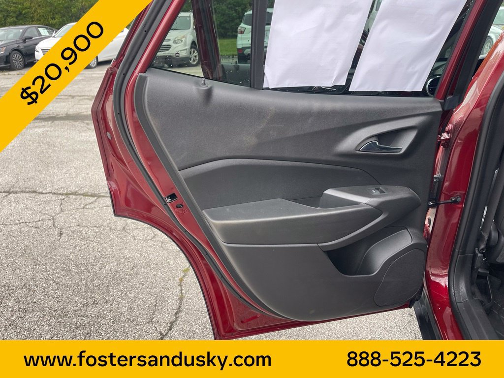Used 2024 Chevrolet Trax LT w/ Sunroof Package FWD image 16