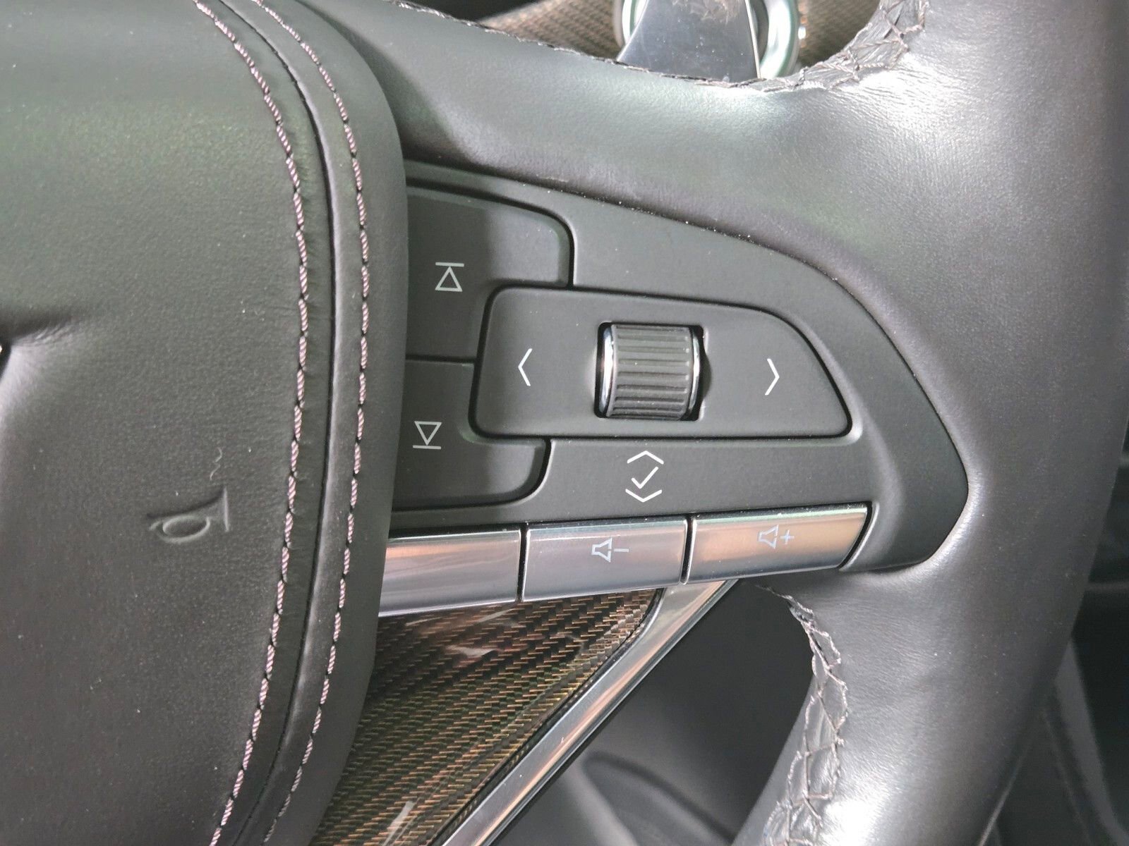 Used 2024 Cadillac XT6 Sport w/ Platinum Package AWD/4WD image 26