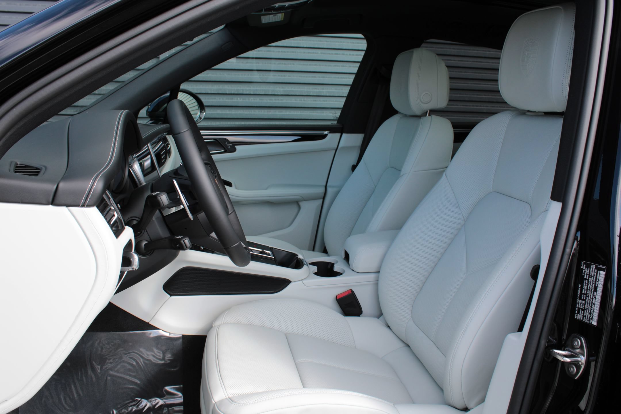 New 2026 Porsche Macan AWD/4WD image 5
