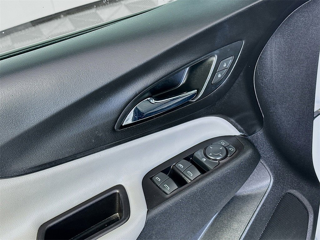 Used 2018 Chevrolet Equinox LT image 17