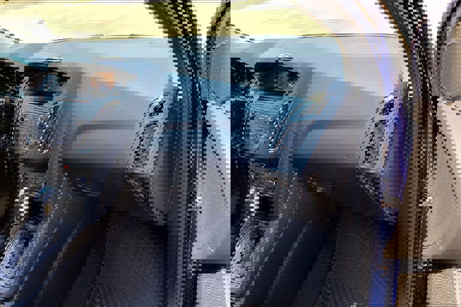 Used 2016 Ford Focus SE w/ Equipment Group 201A image 19