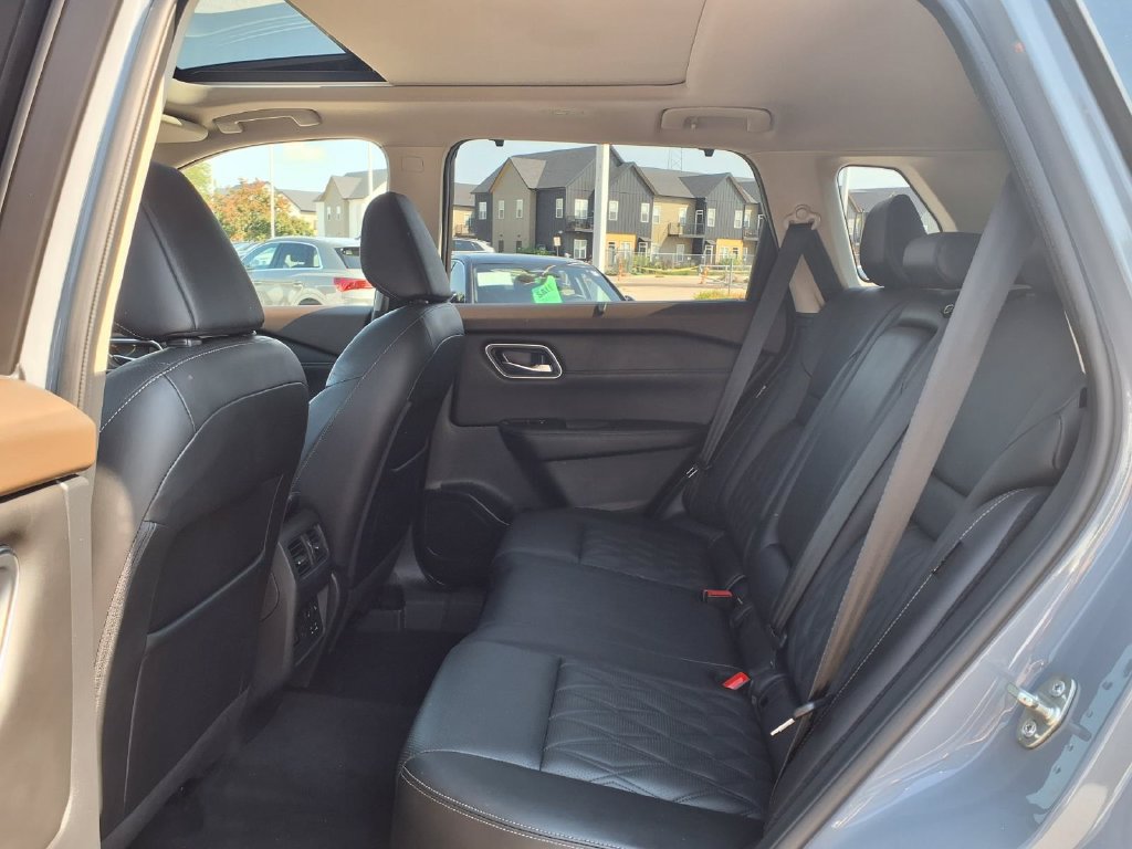 Used 2021 Nissan Rogue Platinum AWD/4WD image 23