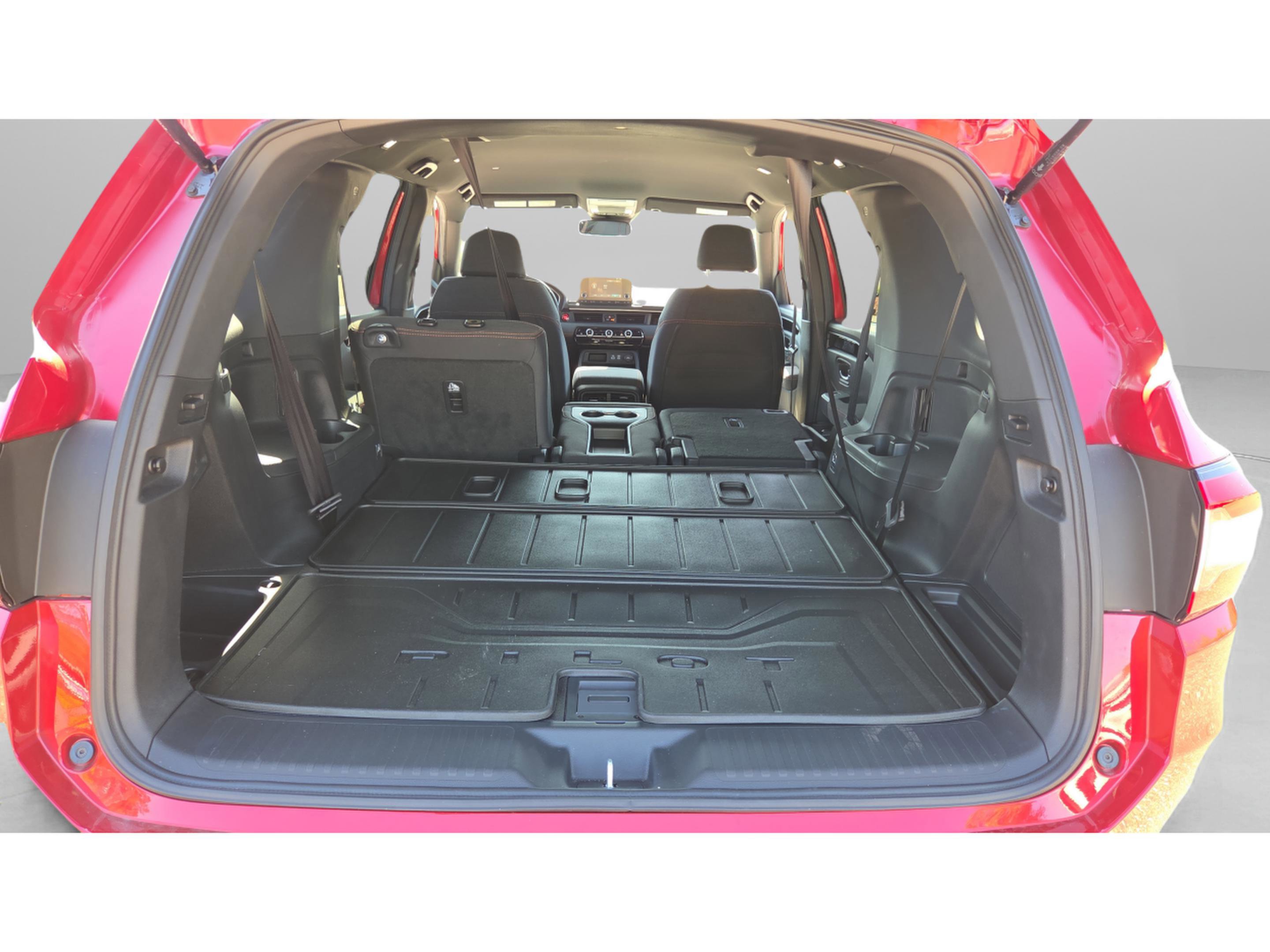 Used 2025 Honda Pilot Sport image 16