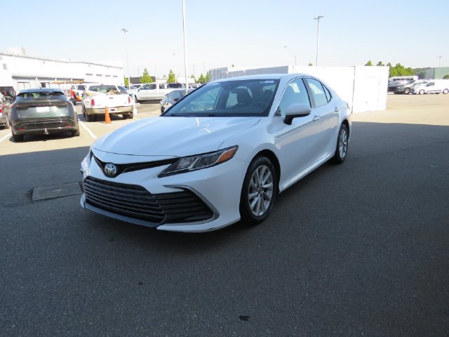 Used 2021 Toyota Camry LE FWD image 7