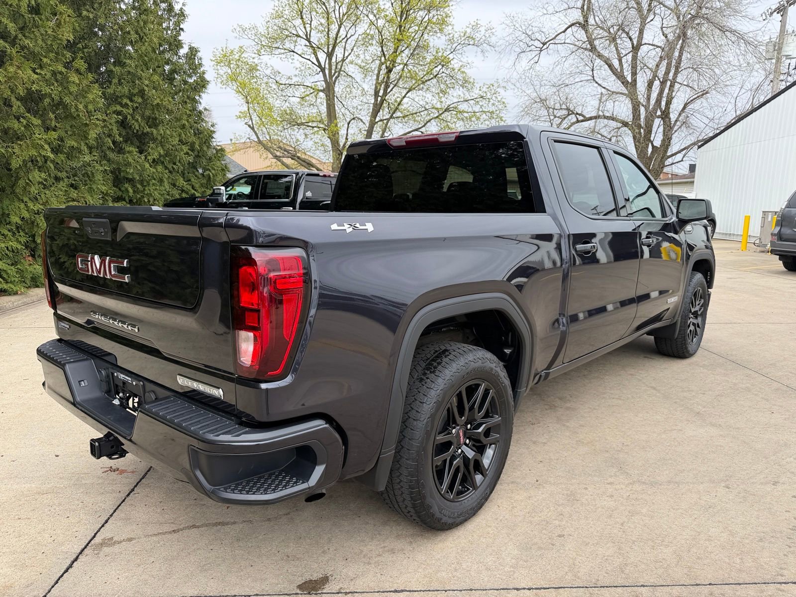 Used 2024 GMC Sierra 1500 Elevation image 11