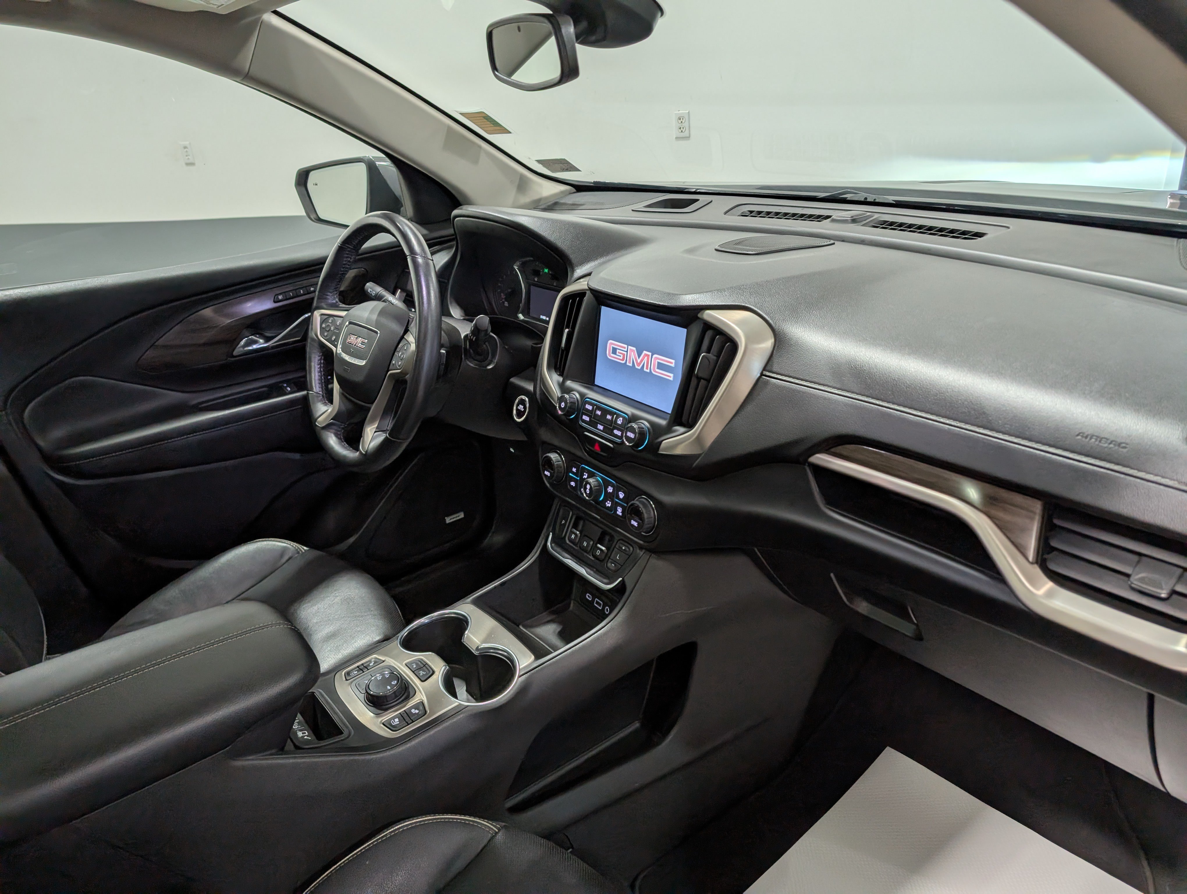 Used 2018 GMC Terrain Denali w/ Advanced Safety Package AWD/4WD image 16