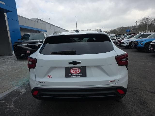 New 2026 Chevrolet Trax RS w/ Sunroof Package FWD image 5
