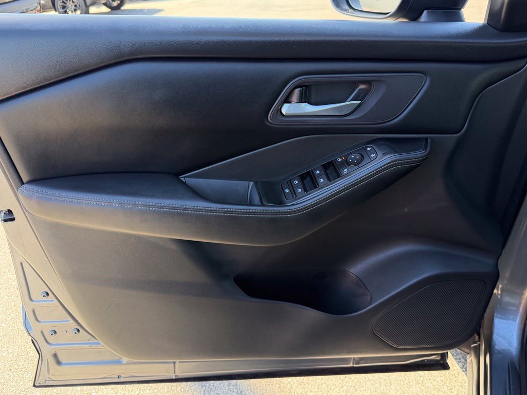 Certified 2024 Nissan Rogue SV FWD image 10