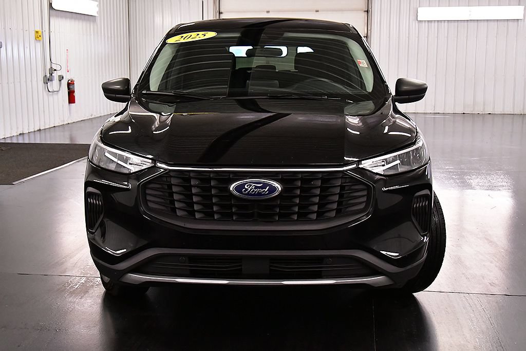 Used 2025 Ford Escape Active AWD/4WD image 2