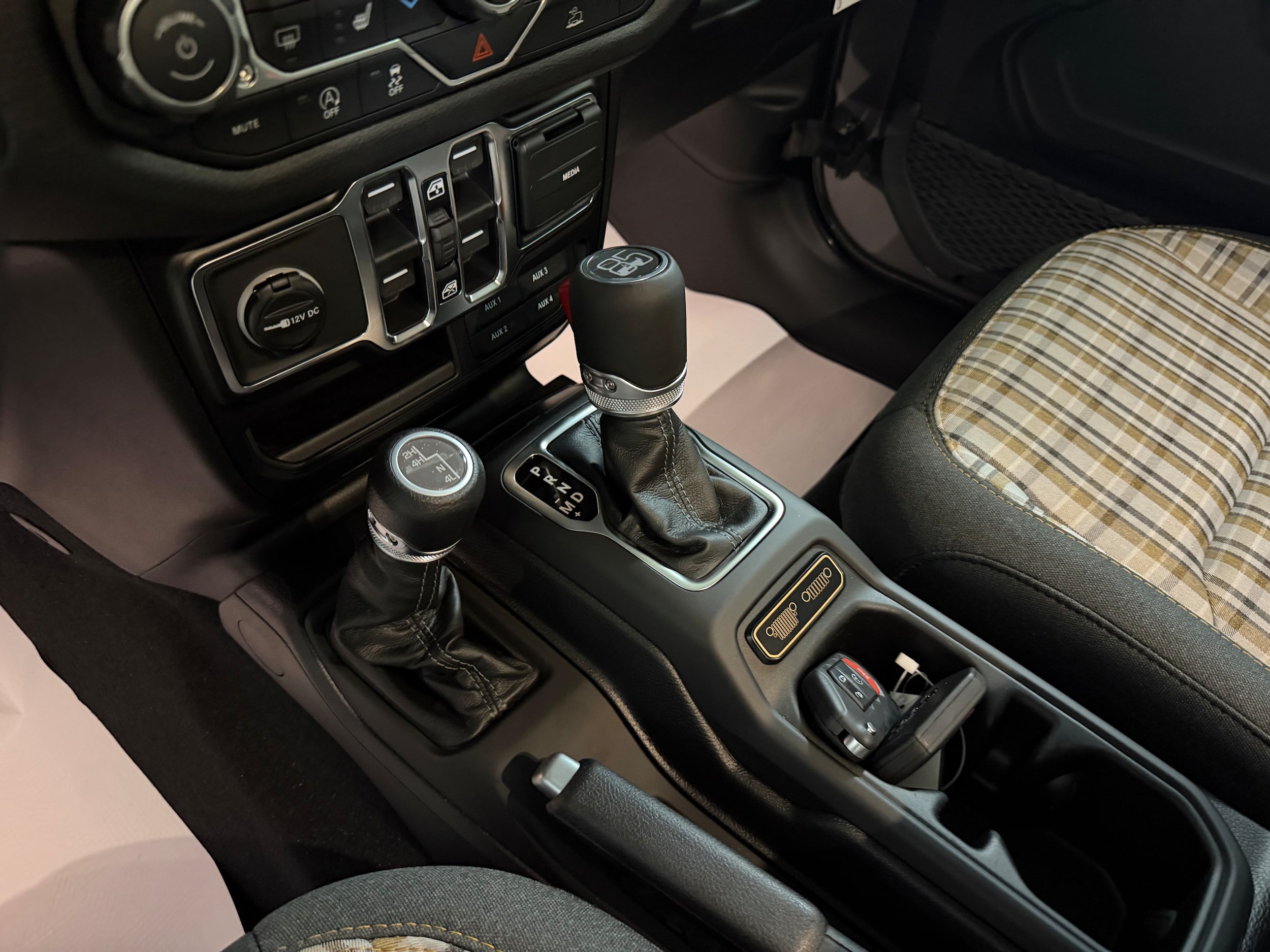 New 2026 Jeep Gladiator Sport AWD/4WD image 12