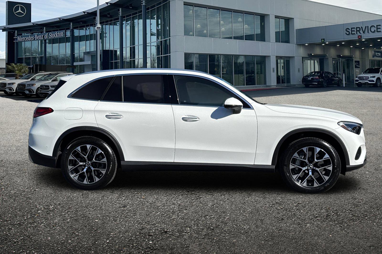 New 2026 Mercedes-Benz GLC 350e 4MATIC image 3