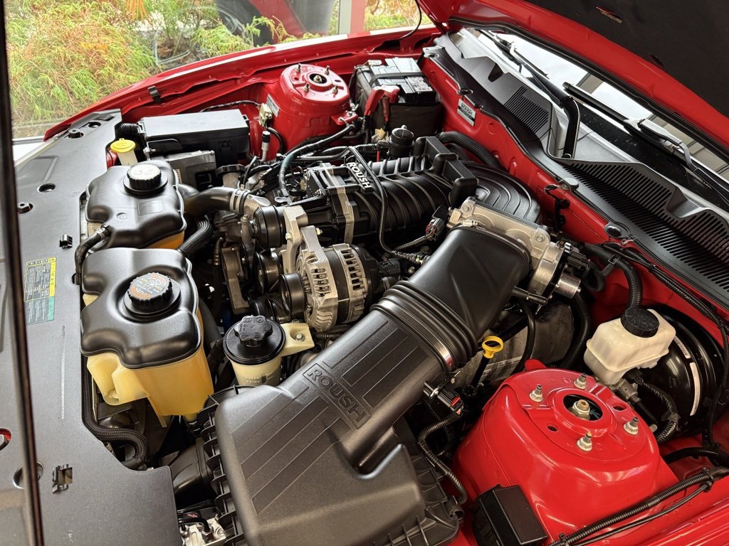 Used 2010 Ford Mustang GT Premium image 16