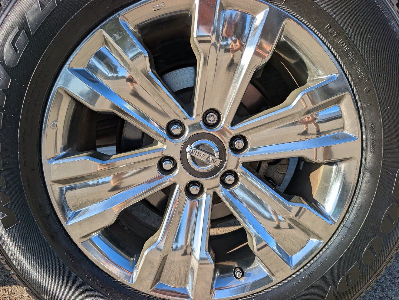 Used 2018 Nissan Titan SV w/ SV Convenience Package RWD image 7