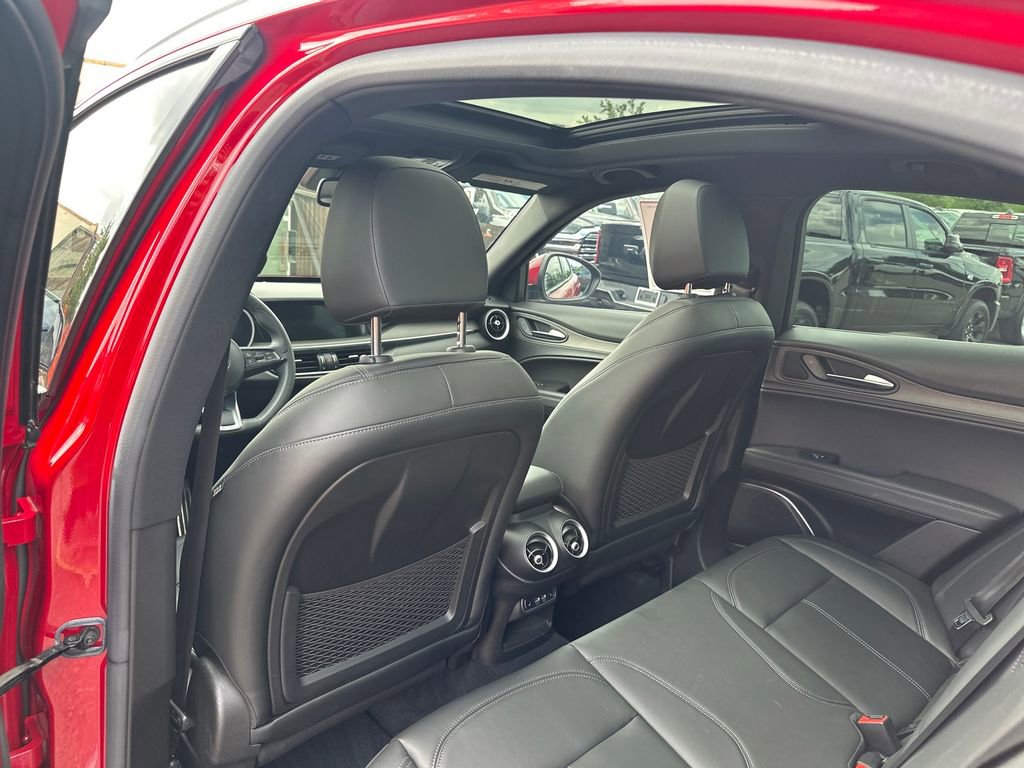 Used 2023 Alfa Romeo Stelvio Ti AWD/4WD image 18