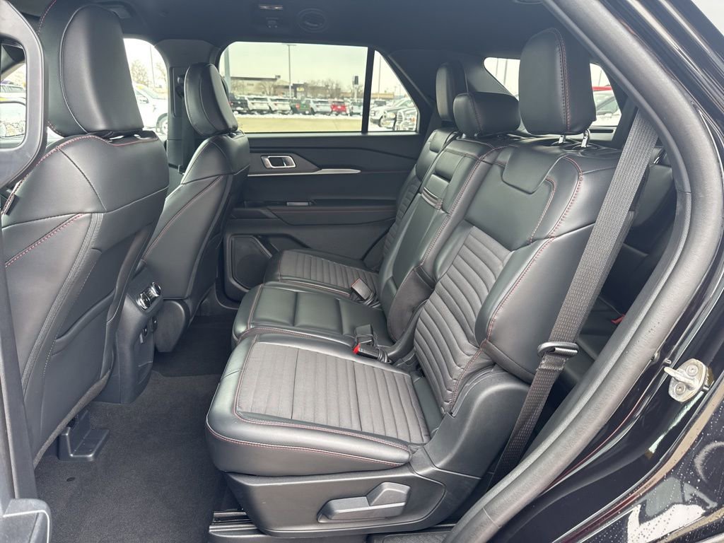 Used 2025 Ford Explorer ST-Line w/ ST-Line Street Pack image 21