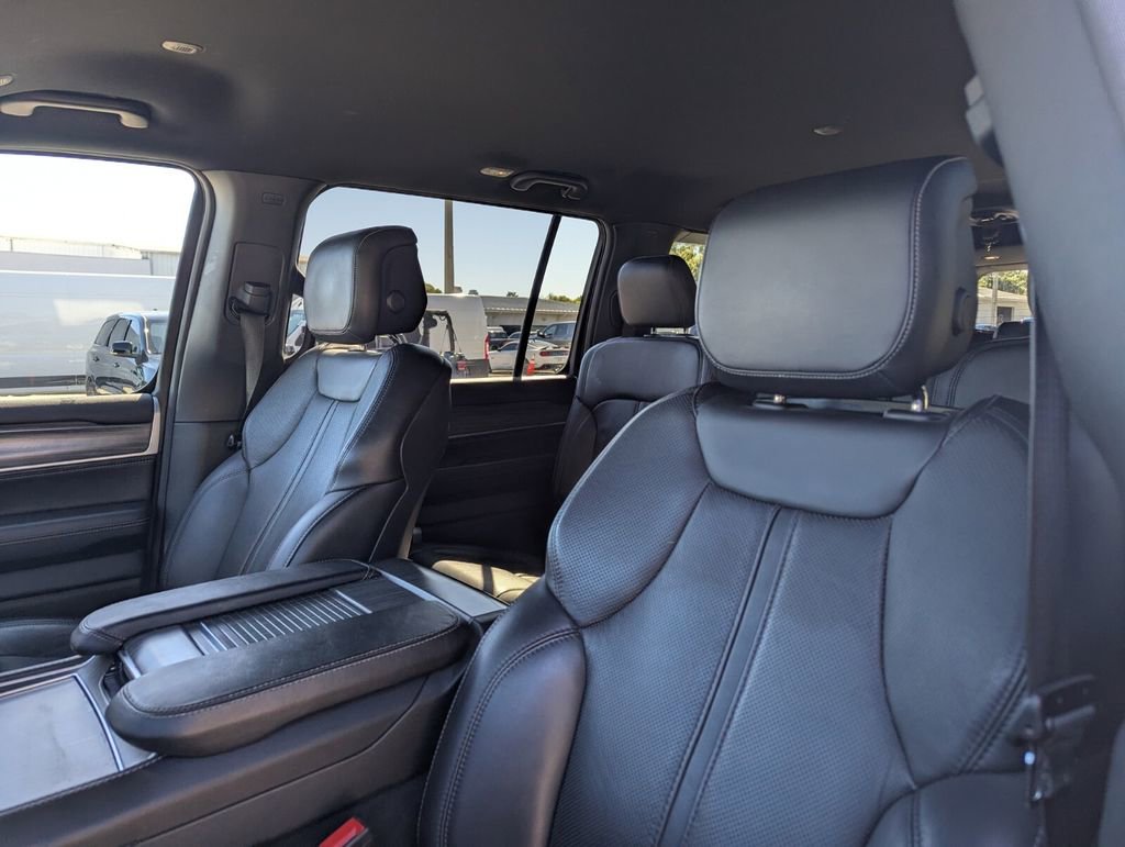 Used 2023 Jeep Wagoneer L Series II image 23