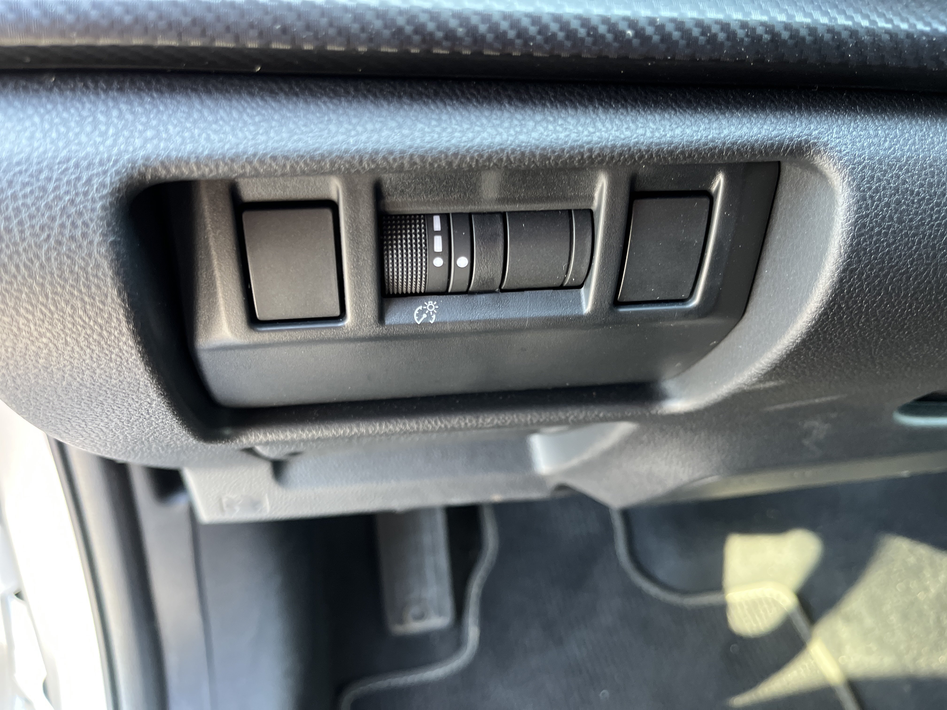 Used 2025 Subaru Crosstrek 2.5i Premium AWD/4WD image 17