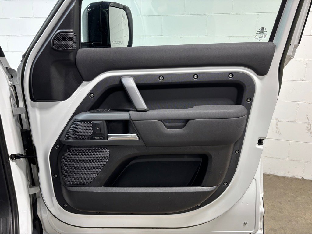 Used 2023 Land Rover Defender 110 X-Dynamic SE image 33