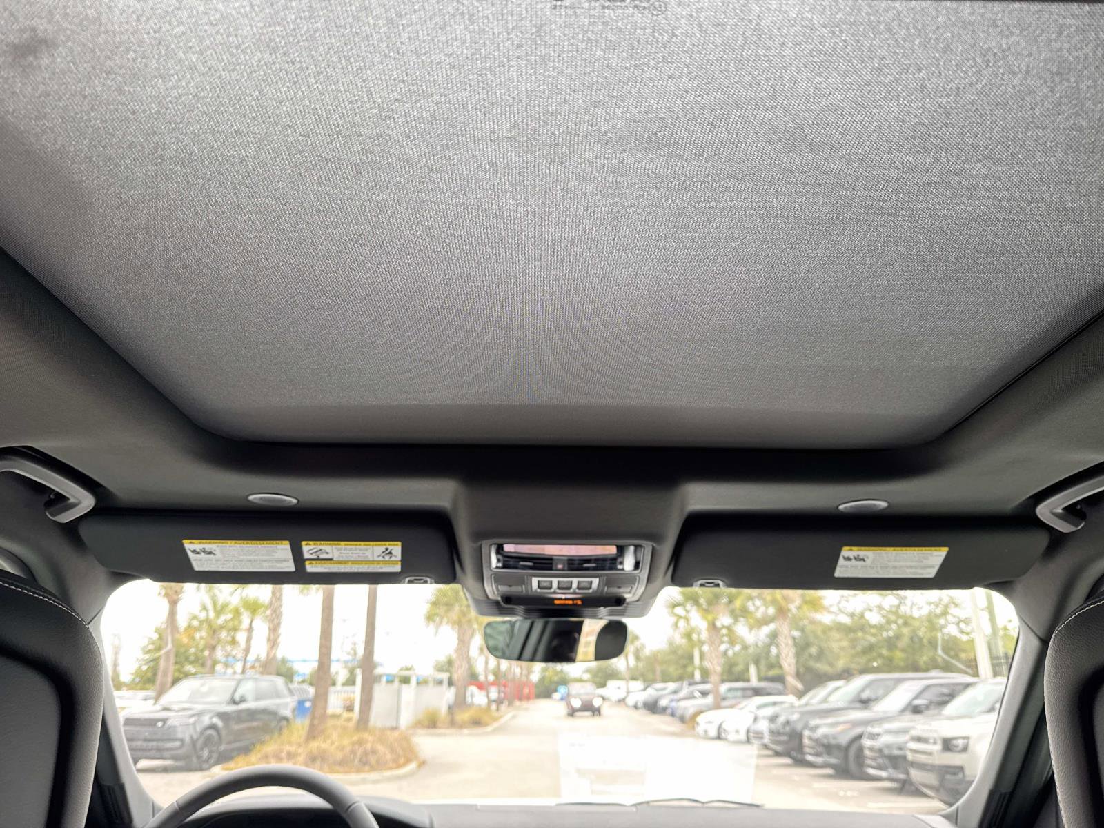 Used 2025 Land Rover Discovery S AWD/4WD image 18