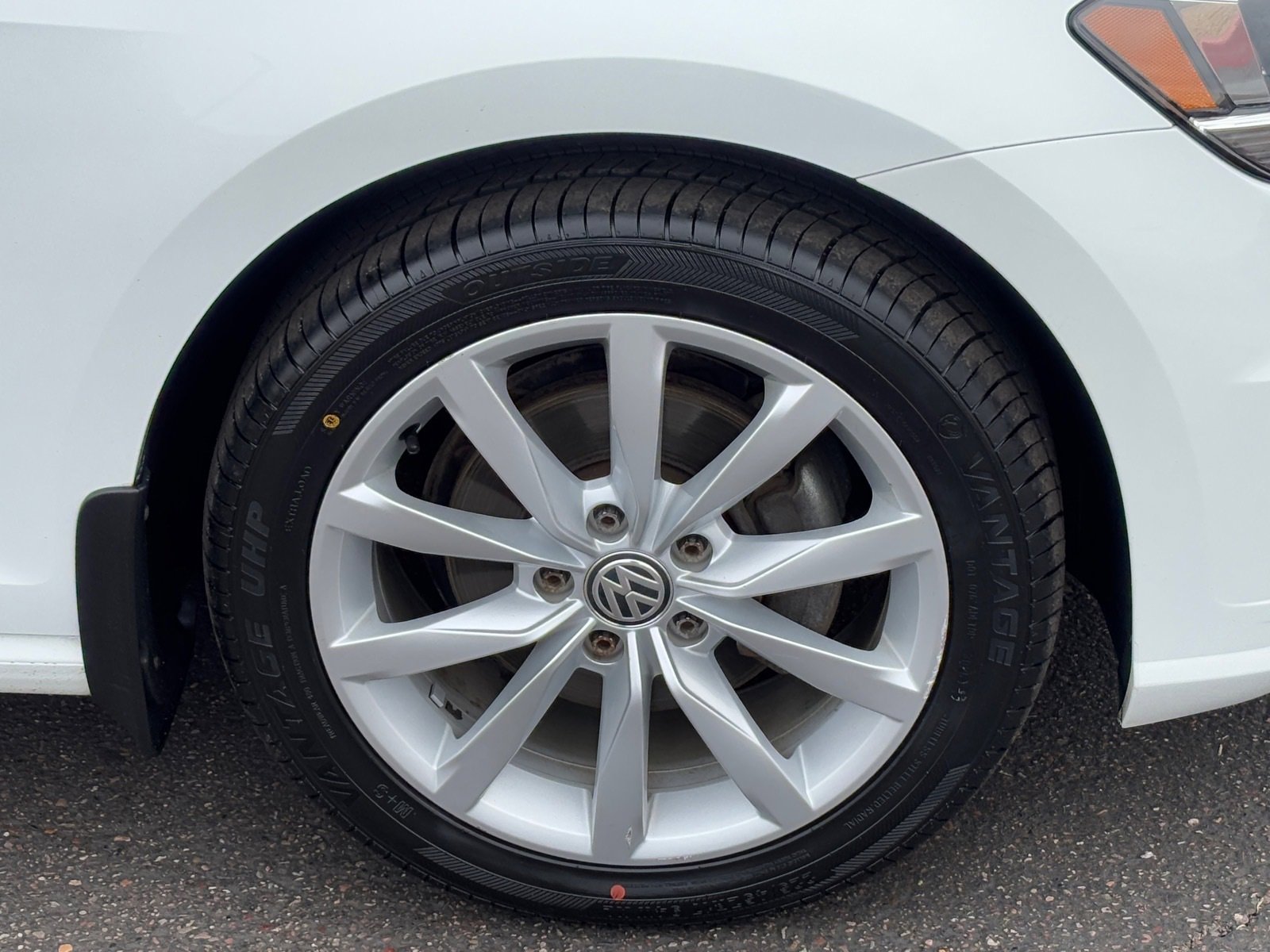 Used 2019 Volkswagen Golf S image 10