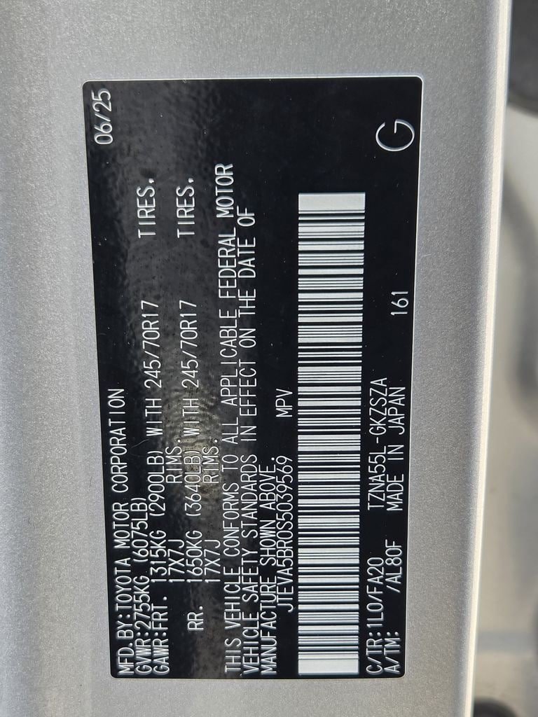 Used 2025 Toyota 4Runner SR5 AWD/4WD image 30