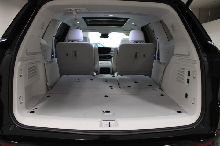 Used 2025 Buick Enclave Avenir w/ Super Cruise Package AWD/4WD image 14
