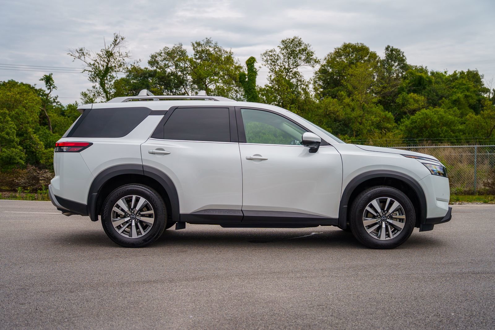 Used 2025 Nissan Pathfinder SL AWD/4WD image 8