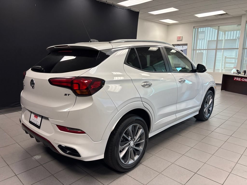 Used 2023 Buick Encore GX Select w/ Sport Touring Package FWD image 3