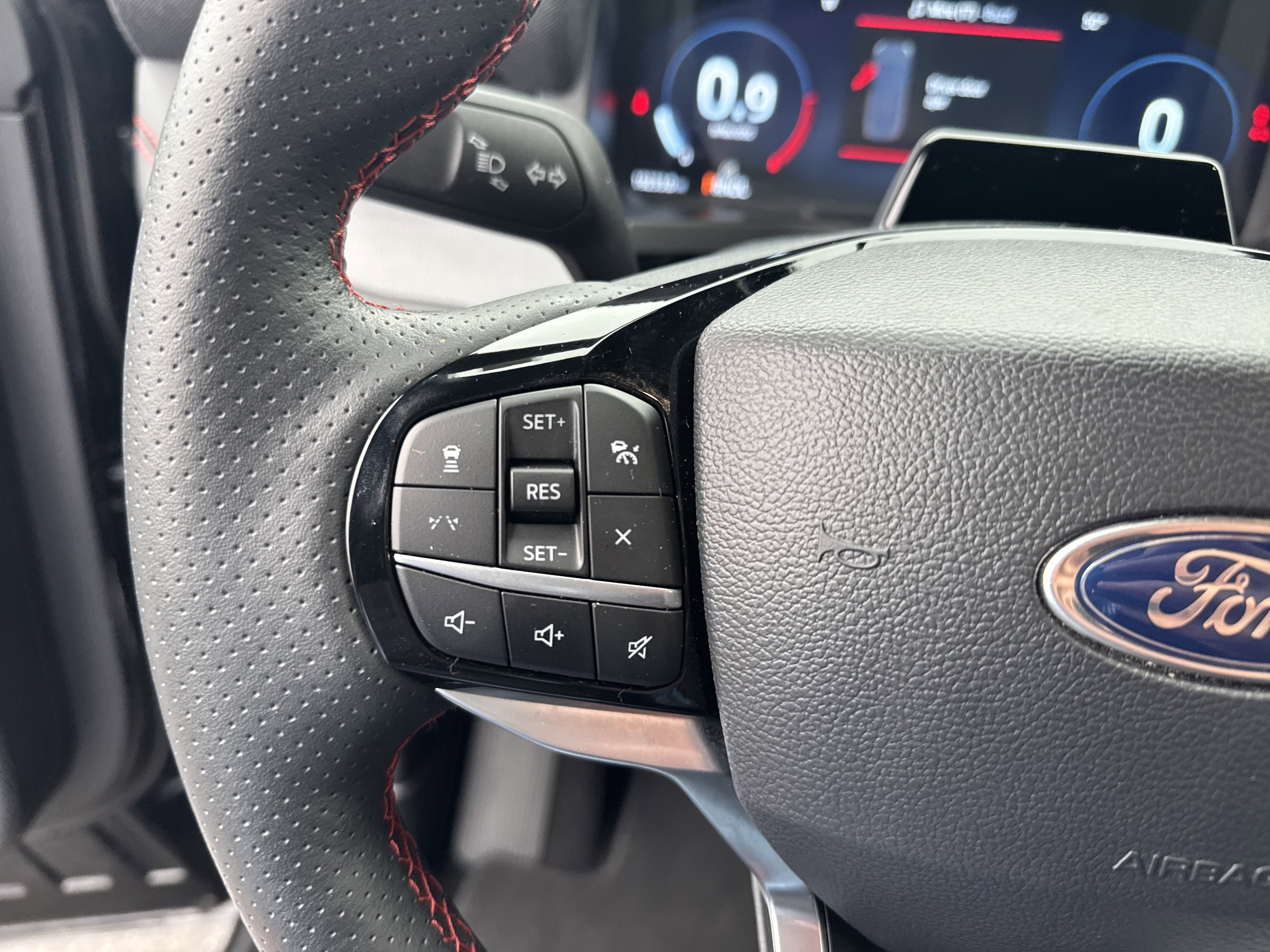 Used 2025 Ford Explorer ST-Line w/ ST-Line Street Pack image 38