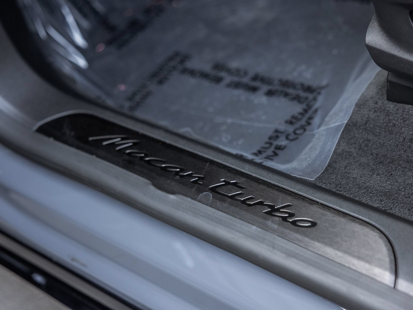 Certified 2025 Porsche Macan Turbo Electric AWD/4WD image 22