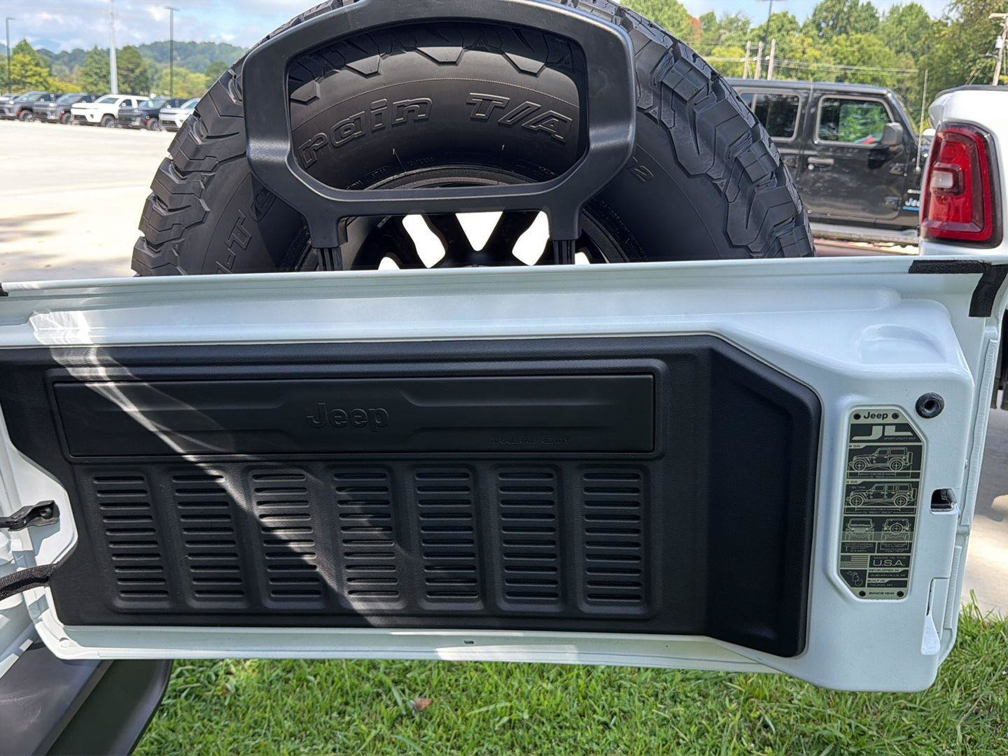 Used 2026 Jeep Wrangler Sport AWD/4WD image 19