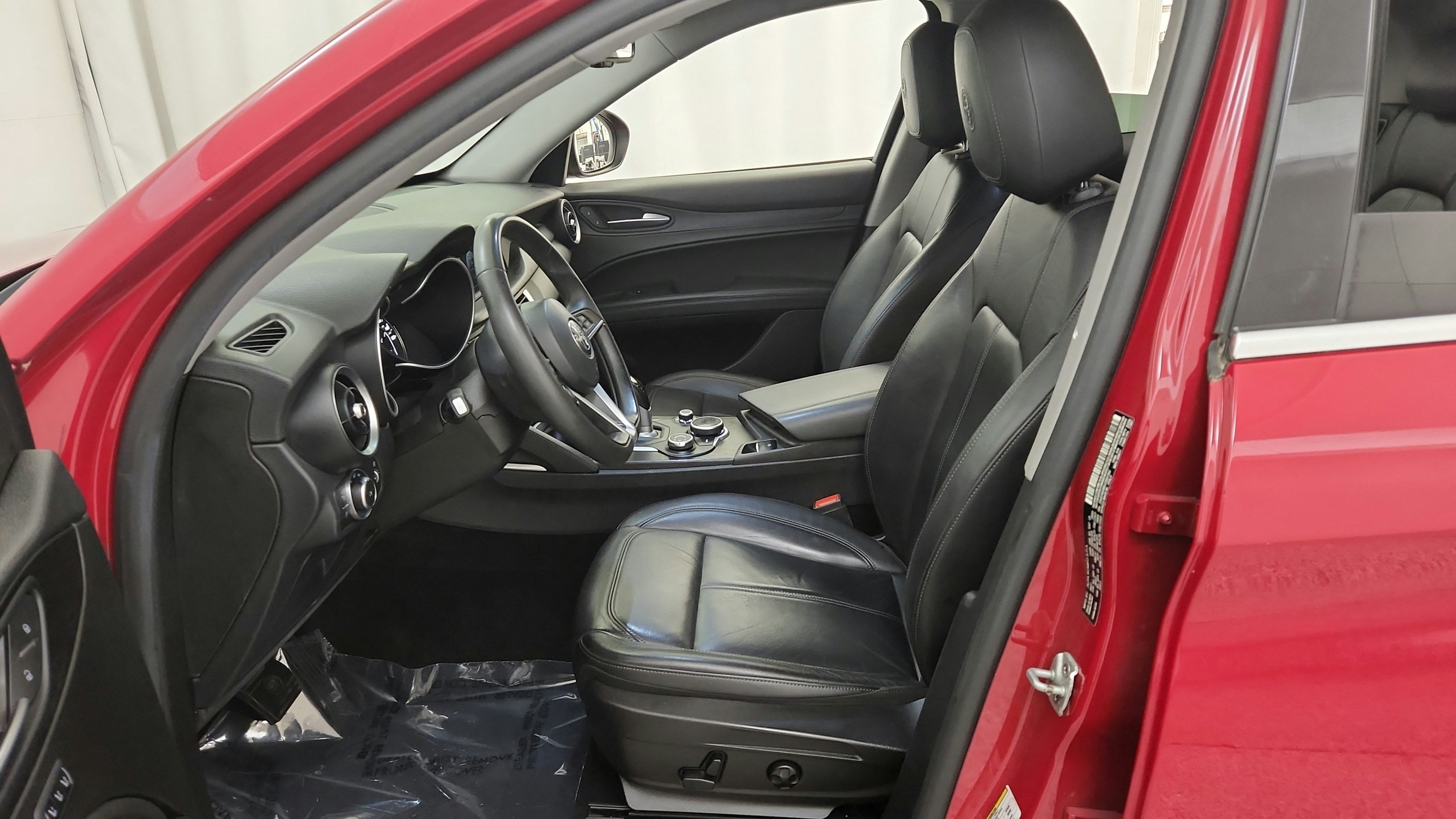 Used 2018 Alfa Romeo Stelvio AWD image 18