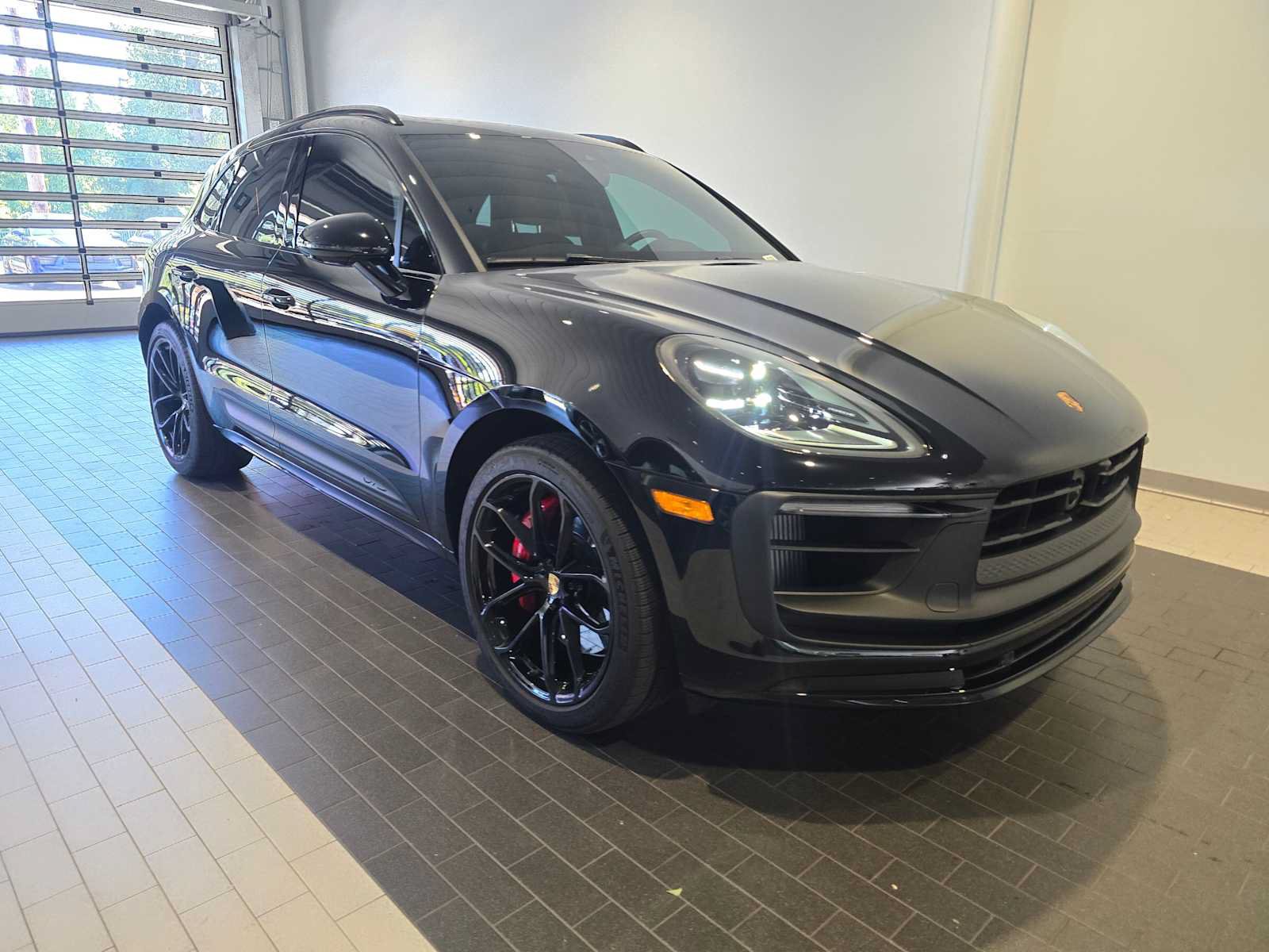 Used 2025 Porsche Macan GTS AWD/4WD image 9