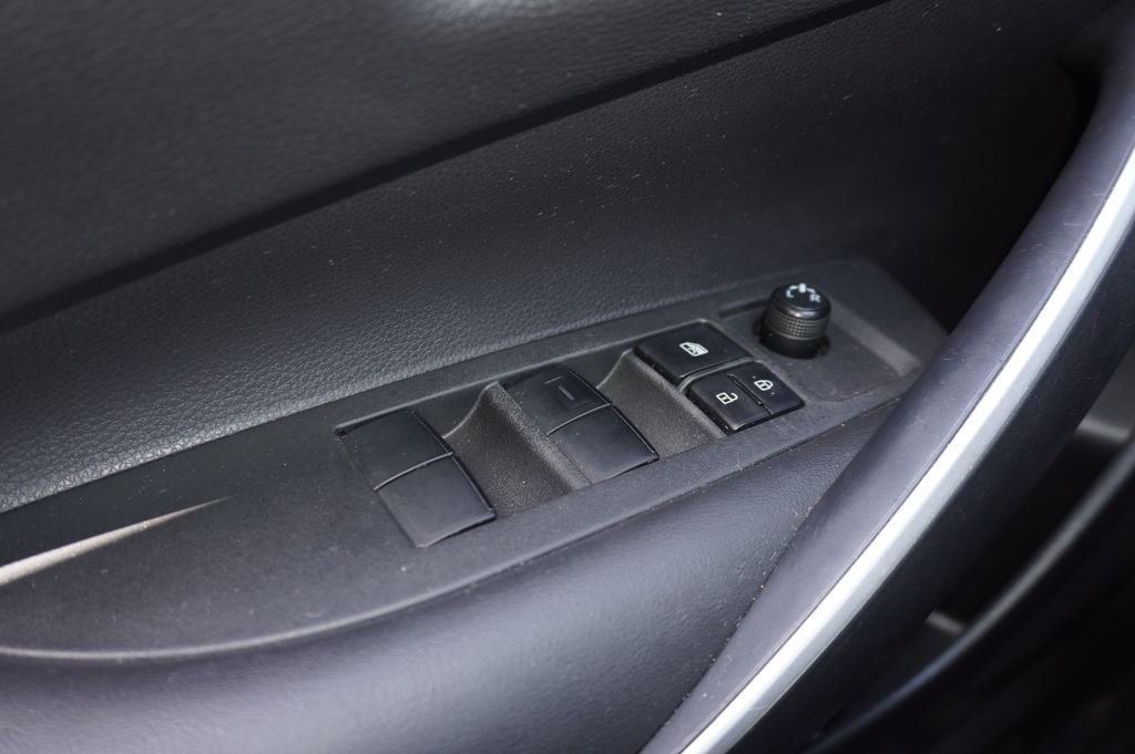 Used 2022 Toyota Corolla SE w/ Carpet Mat Package (TMS) FWD image 12