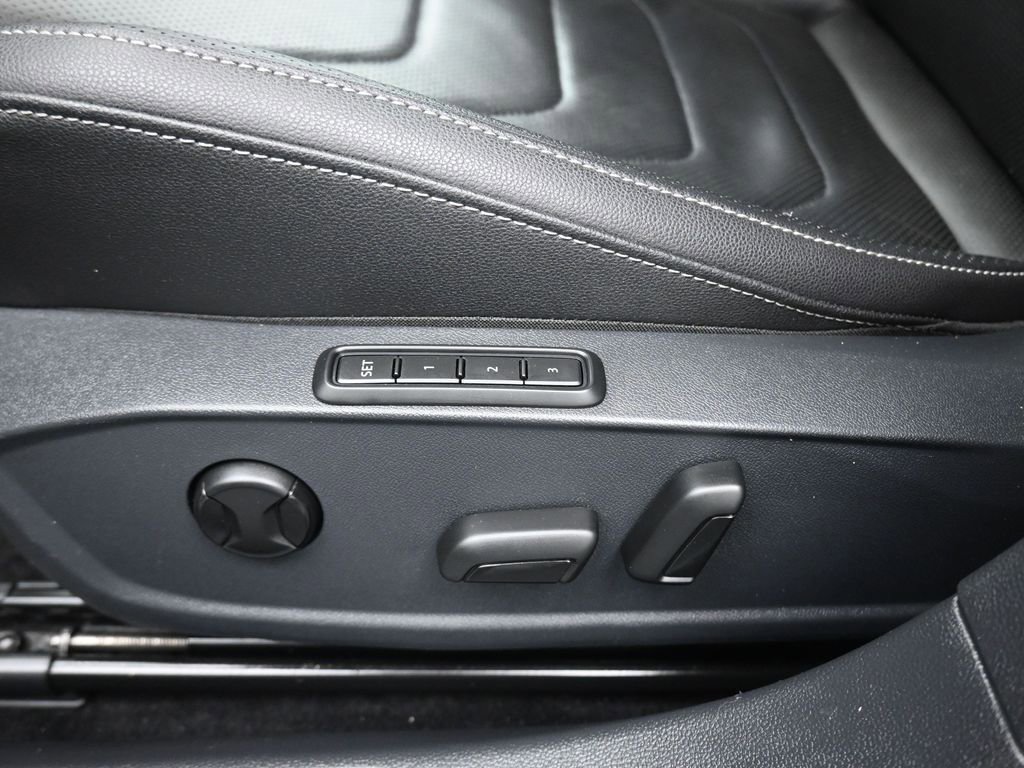 Used 2021 Volkswagen Jetta SEL Premium image 13