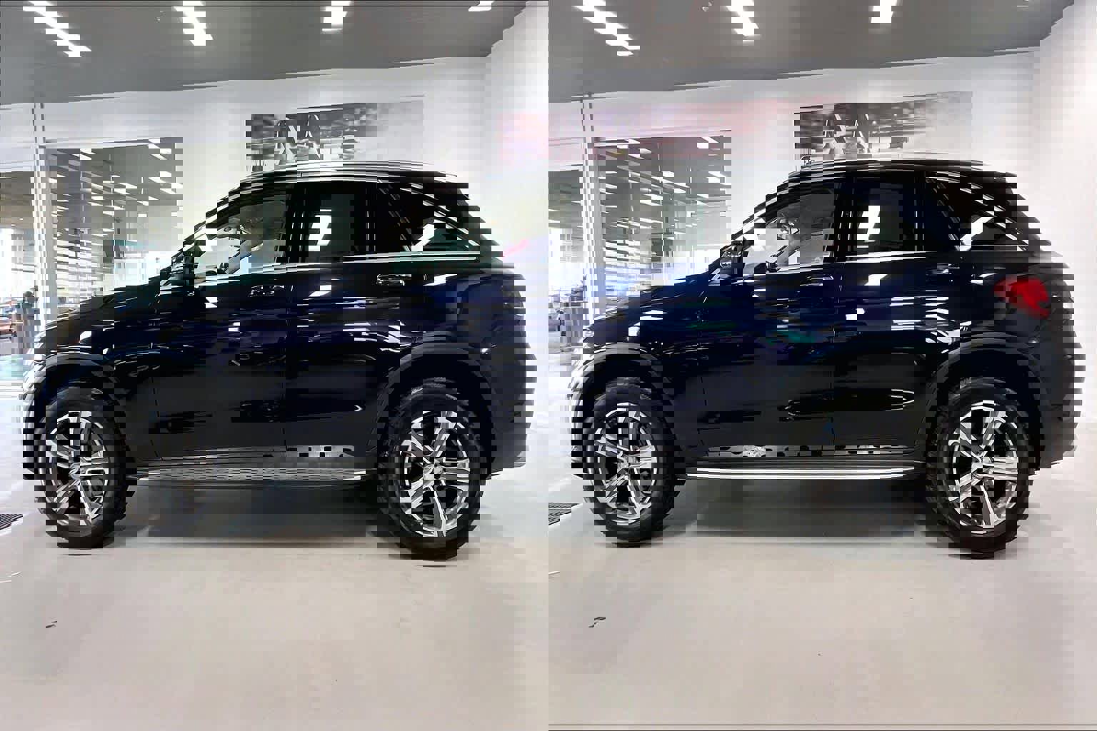 Used 2016 Mercedes-Benz GLC 300 4MATIC image 3