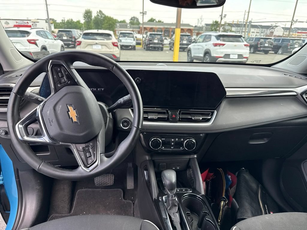 Used 2026 Chevrolet Trax RS w/ Sunroof Package FWD image 6