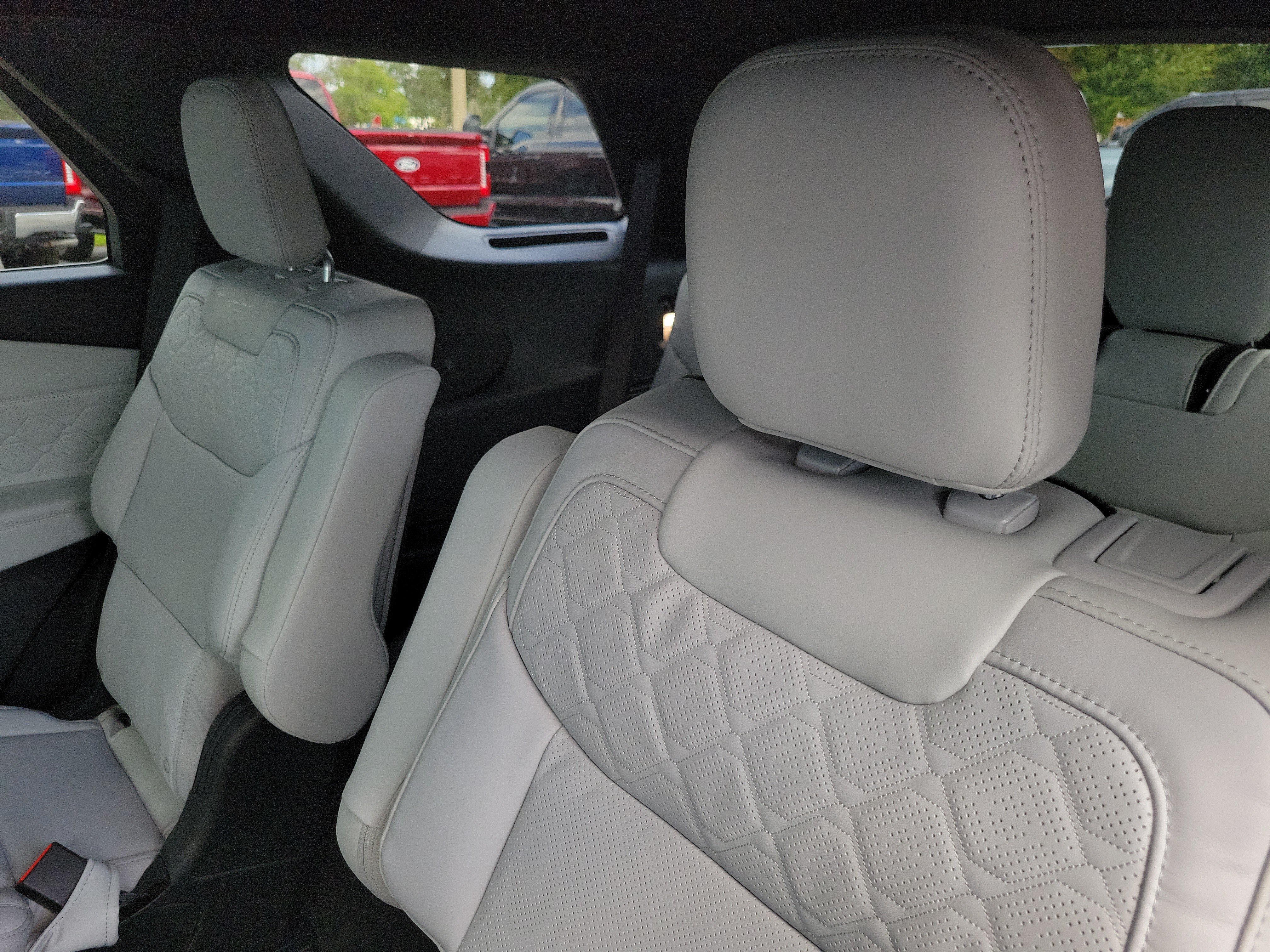 New 2027 Ford Explorer Platinum w/ LUX Leather Package AWD/4WD image 18