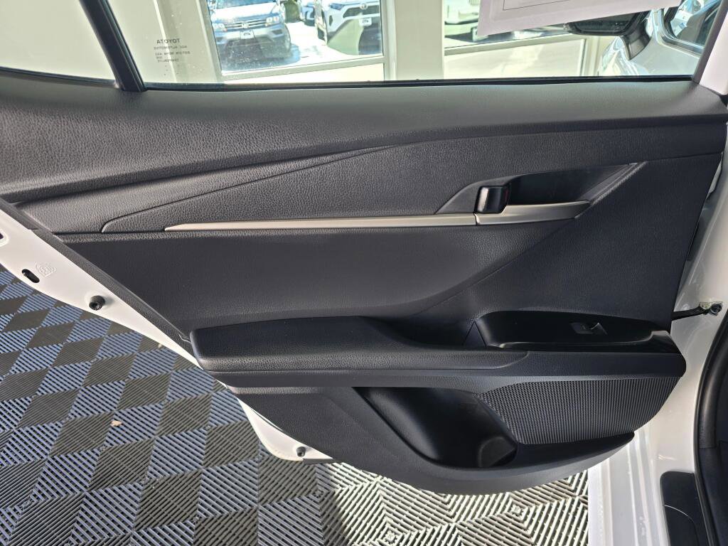 Used 2025 Toyota Camry SE image 35