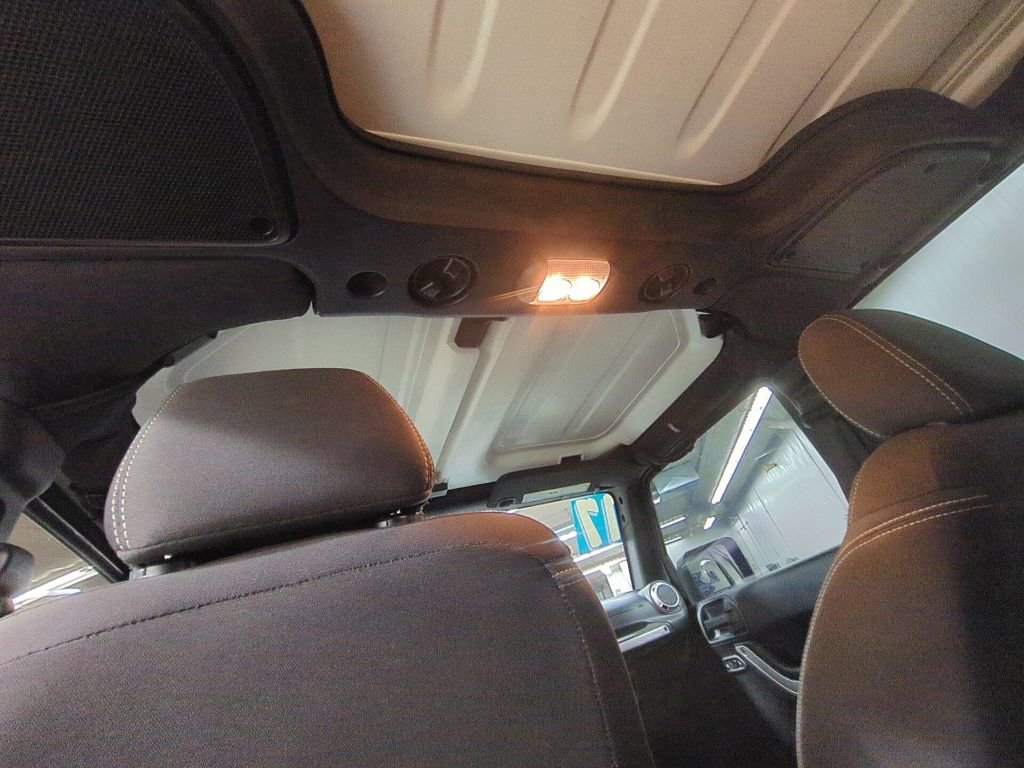 Used 2017 Jeep Wrangler Unlimited Sahara w/ Connectivity Group image 14