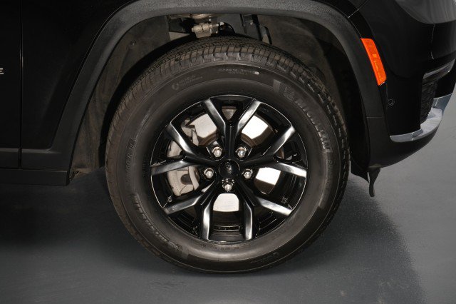 Used 2025 Jeep Grand Cherokee L Limited w/ Luxury Tech Group II AWD/4WD image 31