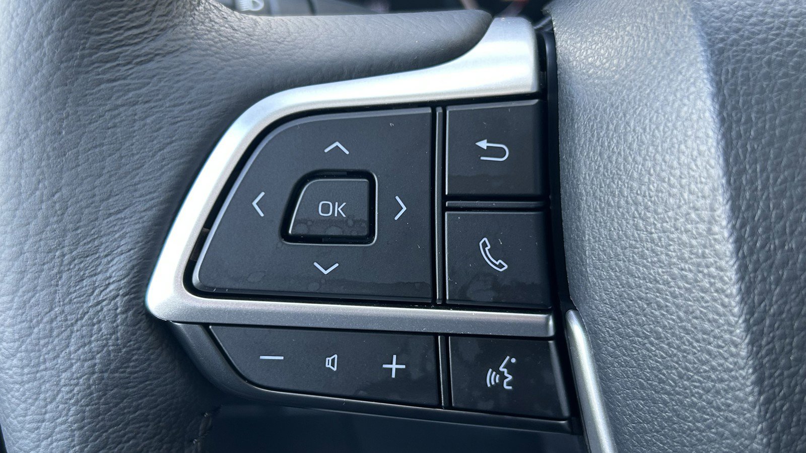 Used 2025 Toyota Sienna XLE w/ XLE Plus Package image 20